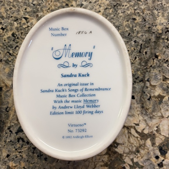 Memory by Sandra Kuck music box - Picture 4 of 4